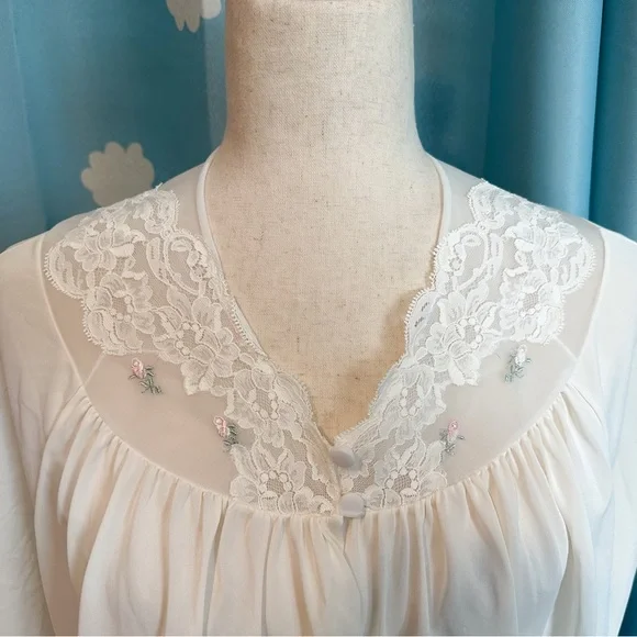 Delicate Vintage crop sheer and lace lingerie top, chemise. - Picture 4 of 6